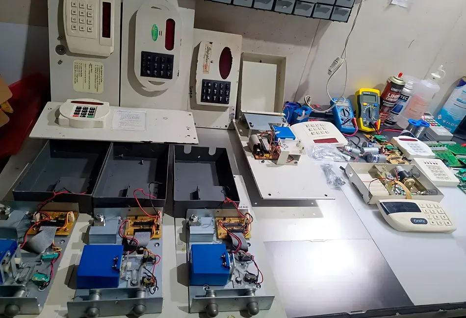 Cofre travado aguardando manutenção técnica